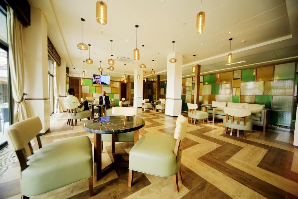 Hotel Africana Кампала Екстериор снимка