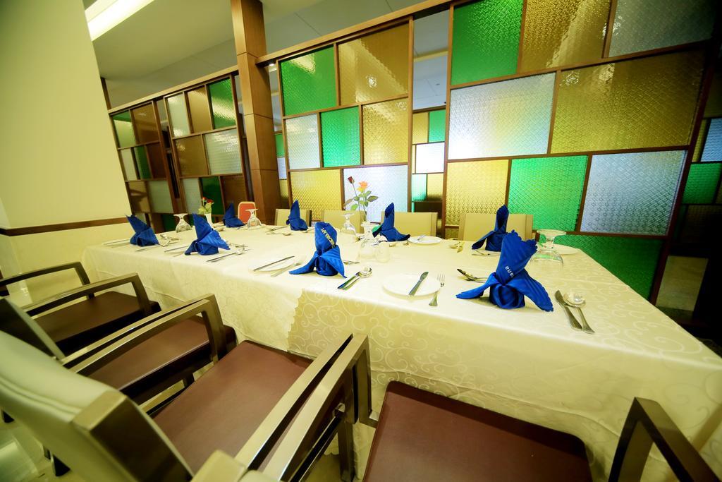Hotel Africana Кампала Екстериор снимка