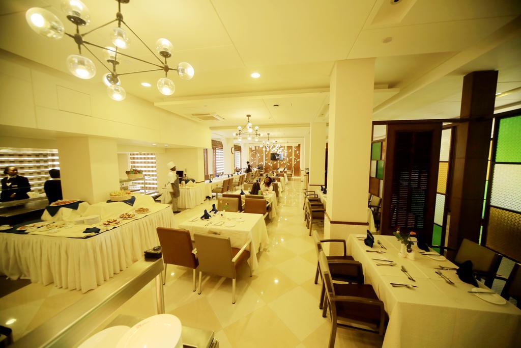Hotel Africana Кампала Екстериор снимка