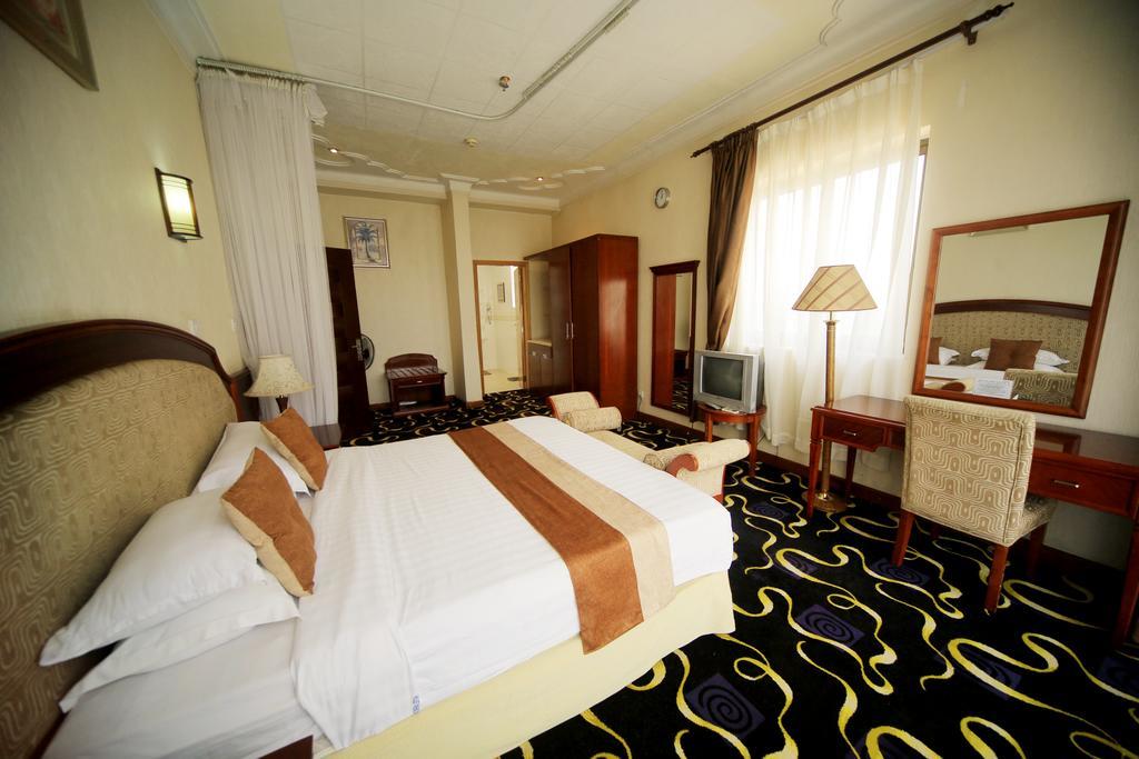 Hotel Africana Кампала Екстериор снимка