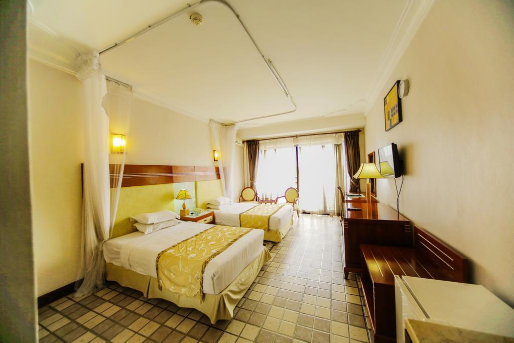 Hotel Africana Кампала Екстериор снимка