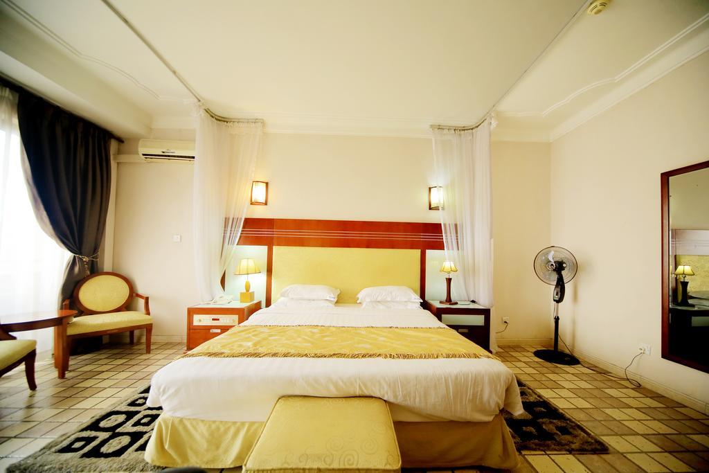Hotel Africana Кампала Екстериор снимка