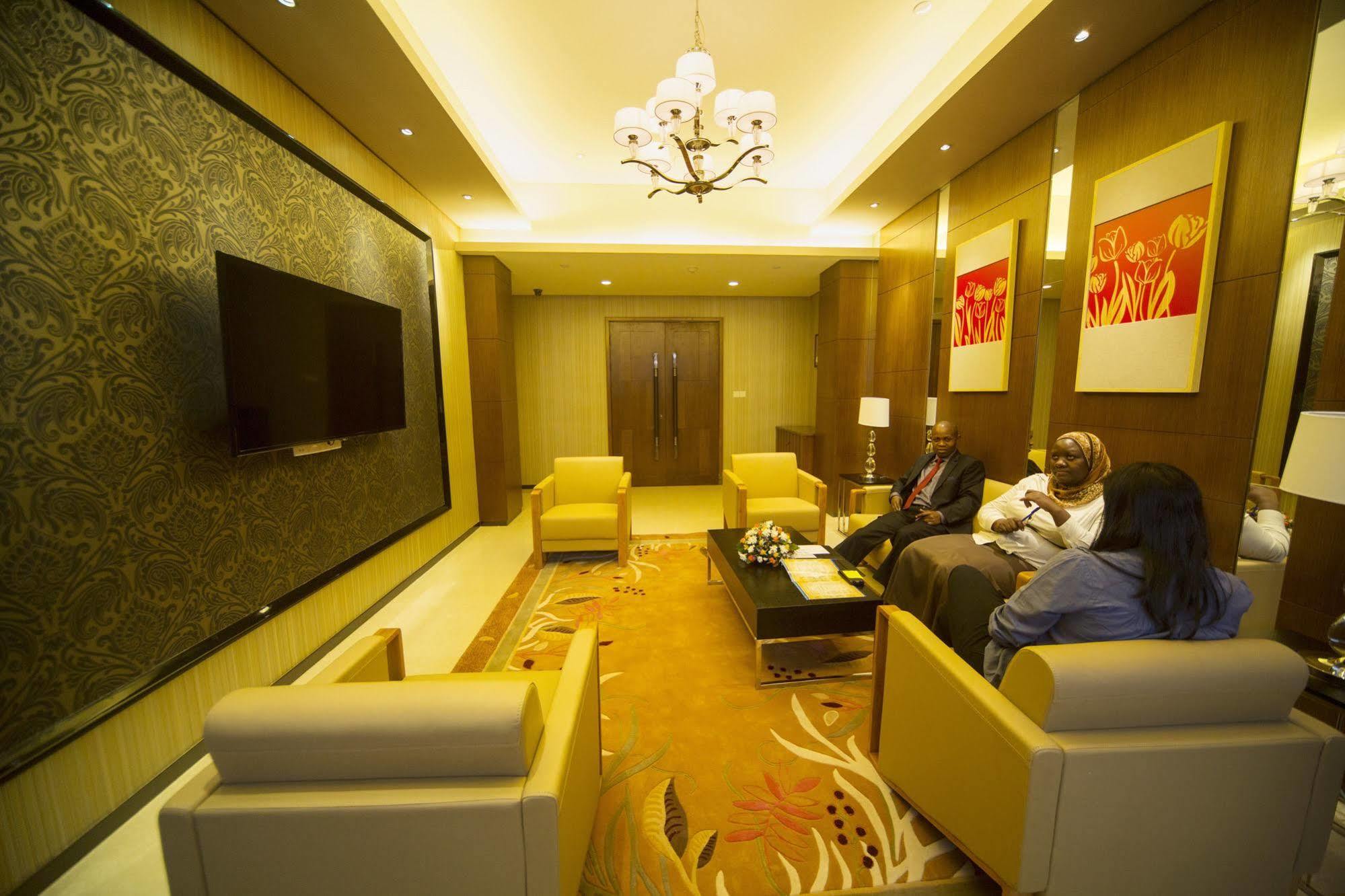 Hotel Africana Кампала Екстериор снимка
