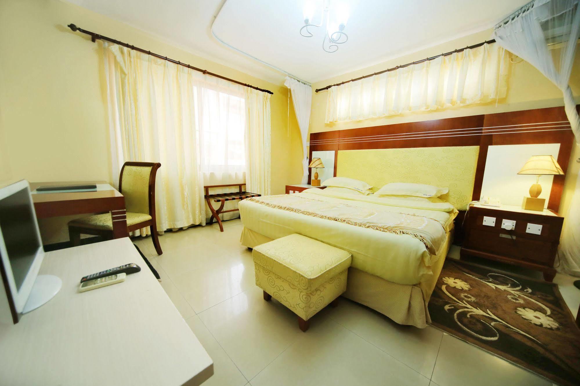Hotel Africana Кампала Екстериор снимка