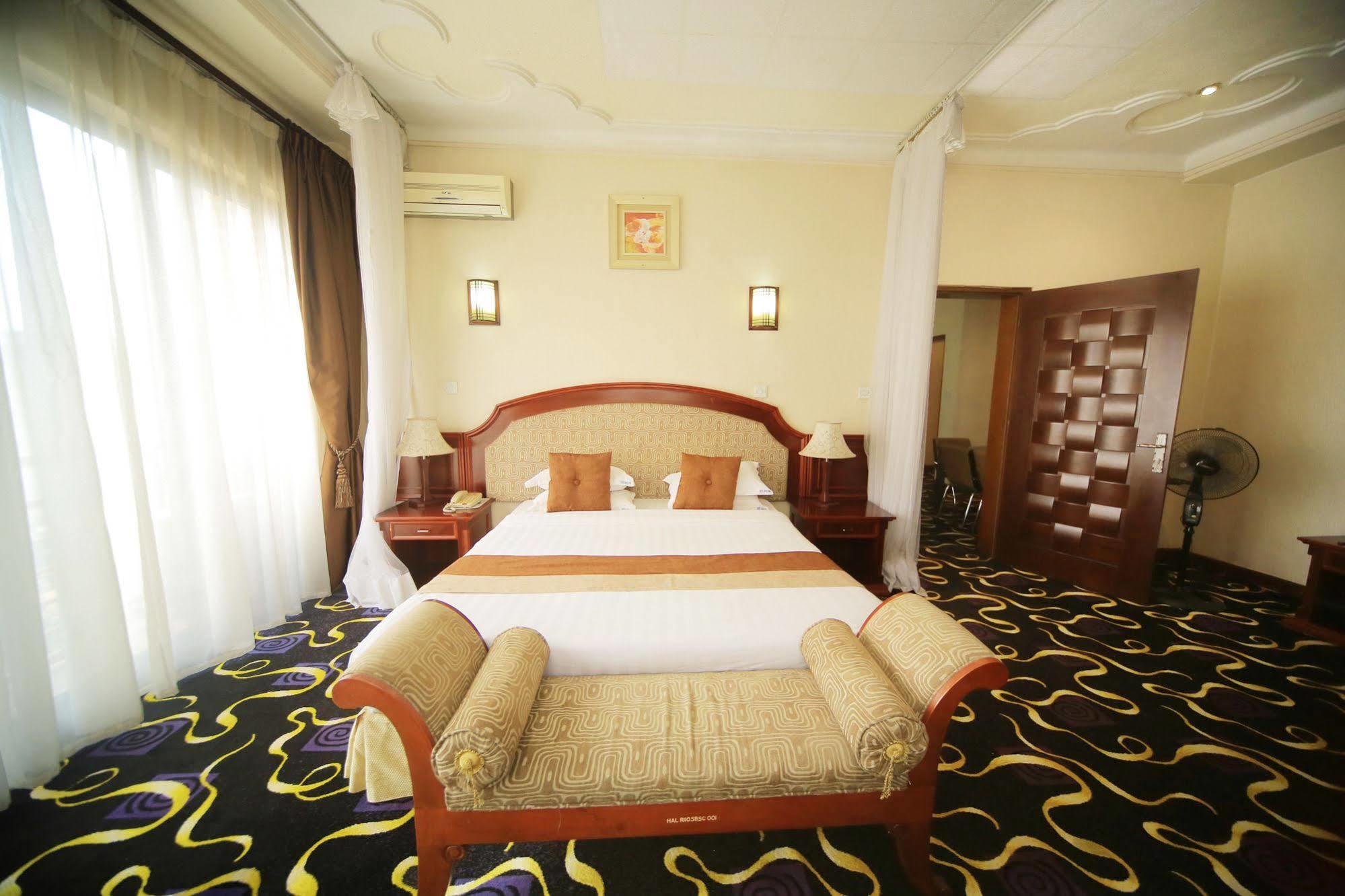 Hotel Africana Кампала Екстериор снимка