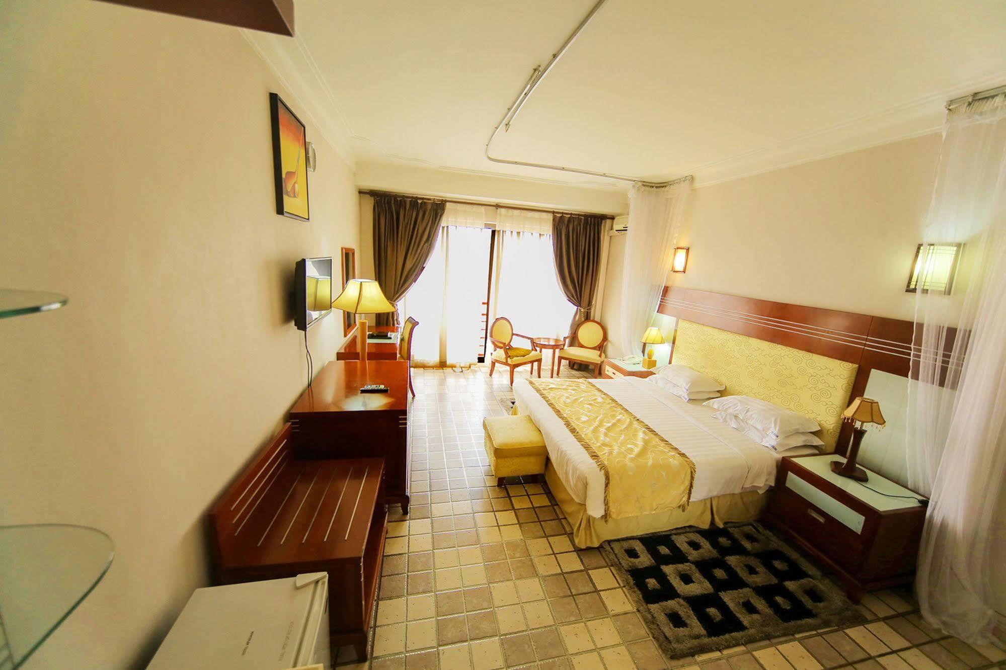 Hotel Africana Кампала Екстериор снимка